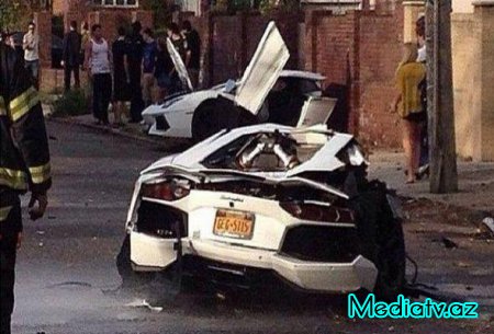 Azərbaycanlıya "Lamborghini" ilə törətdiyi qəzaya görə cəza verildi