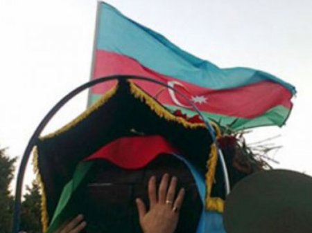 Azərbaycan bayrağını zibilliyə atdılar – VİDEO - FOTO