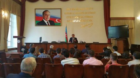 ADAU-nun rektoru qiyabiçi tələbələrlə görüşüb- FOTOLAR