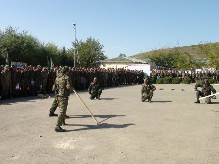 Füzuli RİH başçısı n saylı hərbi hissədə əsgər valideynləri ilə görüşmüşdü- FOTOLAR