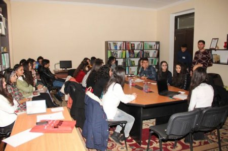 ADAU-da Gəncə Kitab Klubunun fəalları müzakirə aparıb- FOTOLAR
