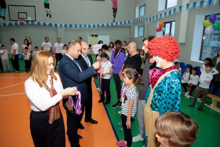 Nərimanov rayonunda "Atam, anam və mən - idmançı ailəyik" əyləncəli yarış keçirilmişdir- FOTOLAR