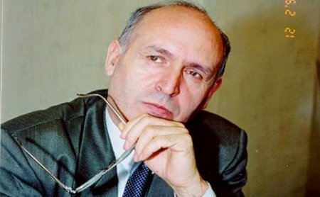 Rektor tələbələrə “dollar ərizəsi” yazdırır Rektor tələbələrə “dollar ərizəsi” yazdırır
