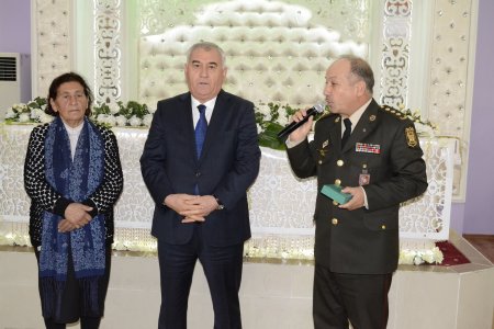 Alı Alıyev Həmrəylik Günü və Yeni il münasibətilə məcburi köçkünlərlə görüş keçirib- FOTOLAR