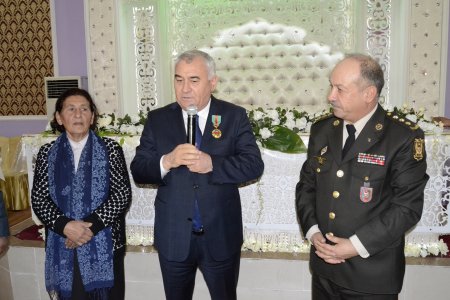 Alı Alıyev Həmrəylik Günü və Yeni il münasibətilə məcburi köçkünlərlə görüş keçirib- FOTOLAR