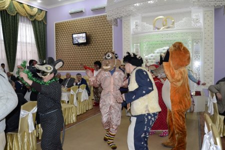 Alı Alıyev Həmrəylik Günü və Yeni il münasibətilə məcburi köçkünlərlə görüş keçirib- FOTOLAR