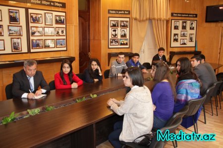AQRAR UNİVERSİTETİN REKTORU QİYABİ OXUYAN TƏLƏBƏLƏRLƏ GÖRÜŞÜB - FOTOLAR
