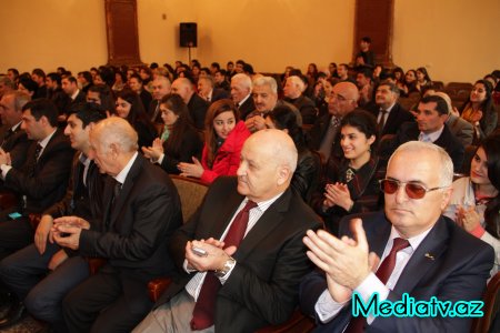 AQAR UNİVERSİTETİNDƏ ƏLAÇI TƏLƏBƏLƏRƏ ƏLAVƏ TƏQAÜD AYRILDI - FOTOLAR