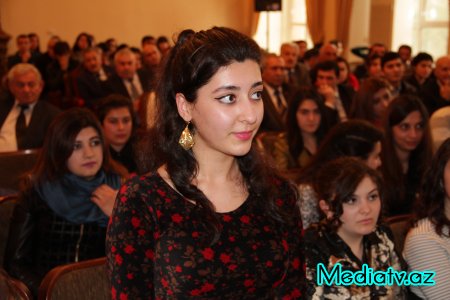 AQAR UNİVERSİTETİNDƏ ƏLAÇI TƏLƏBƏLƏRƏ ƏLAVƏ TƏQAÜD AYRILDI - FOTOLAR