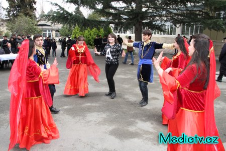 AQRAR UNİVERSİTETİNDƏ İL AXIR ÇƏRŞƏNBƏNİN SEVİNCİ YAŞANIB - FOTOLAR