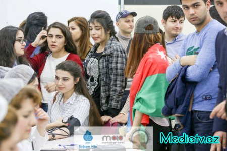 Nəsimi rayon ictimayyəti Ordumuzun qəhrəman əsgərlərinə dəstək nümayiş etdirir - FOTOLAR