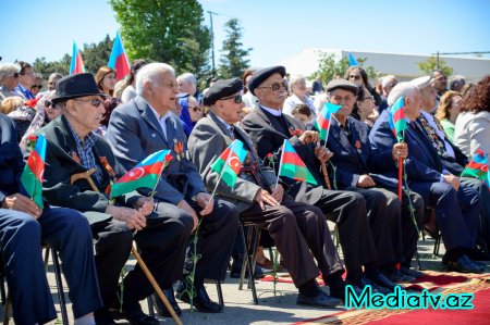 Nərimanov rayonunda faşizm üzərində Qələbənin 71-ci ildönümü qeyd edilib - FOTOLAR