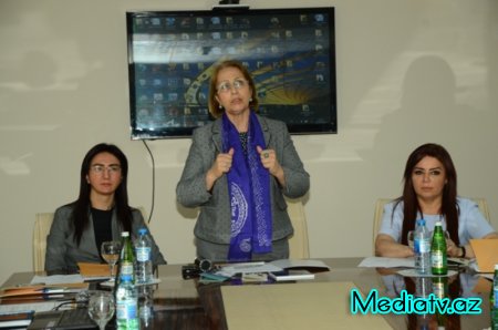 Nəsimi rayon İcra Hakimiyyətində Övladlığa götürmədə nəzarət mexanizmi ilə əlaqədar təlim keçirilmişdir - FOTOLAR