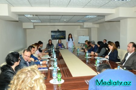Nəsimi rayon İcra Hakimiyyətində Övladlığa götürmədə nəzarət mexanizmi ilə əlaqədar təlim keçirilmişdir - FOTOLAR