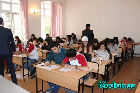 Nərimanovda “Yeni Gələcək” Gənclərin Maarifləndirilməsi İctimai Birliyi tərəfindən “Gənclərin Bilik Olimpiadası” adlı layihənin növbəti seçim turu keçirilib - FOTOLAR