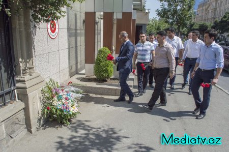 Nərimanov rayon gəncləri Türkiyədə baş verən terror hadisəsi qurbanlarının xatirəsini yad ediblər - FOTOLAR
