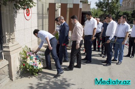 Nərimanov rayon gəncləri Türkiyədə baş verən terror hadisəsi qurbanlarının xatirəsini yad ediblər - FOTOLAR