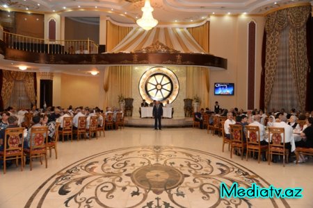 Nəsimi rayonunda iftar süfrəsi təşkil olunmuşdur - FOTOLAR