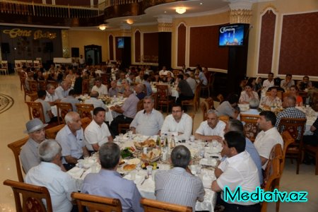 Nəsimi rayonunda iftar süfrəsi təşkil olunmuşdur - FOTOLAR