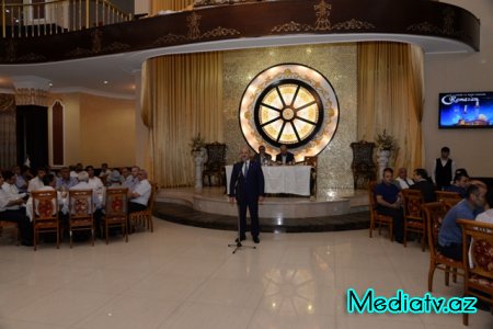 Nəsimi rayonunda iftar süfrəsi təşkil olunmuşdur - FOTOLAR