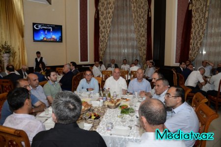 Nəsimi rayonunda iftar süfrəsi təşkil olunmuşdur - FOTOLAR