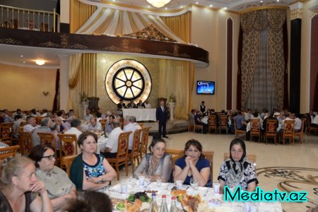 Nəsimi rayonunda iftar süfrəsi təşkil olunmuşdur - FOTOLAR