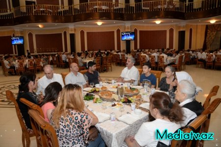 Nəsimi rayonunda iftar süfrəsi təşkil olunmuşdur - FOTOLAR