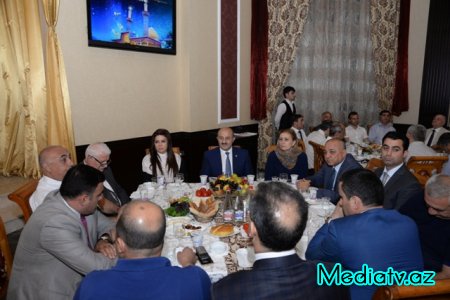 Nəsimi rayonunda iftar süfrəsi təşkil olunmuşdur - FOTOLAR