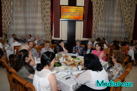 Nəsimi rayonunda iftar süfrəsi təşkil olunmuşdur - FOTOLAR