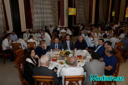 Nəsimi rayonunda iftar süfrəsi təşkil olunmuşdur - FOTOLAR