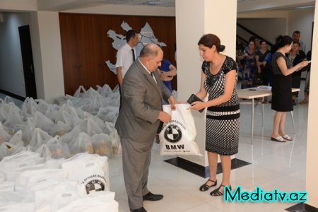 Müqəddəs Ramazan bayramı ərəfəsində Nəsimi rayonunda imkansız ailələrə bayram payları təqdim olunmuşdur - FOTOLAR