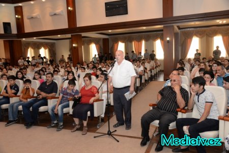 Nəsimi rayon məktəbliləri Qəbələ rayonunda sərhəd zastavasının bazasında “Sərhədçi” yay istirahət düşərgəsinə yola düşdülər - FOTOLAR