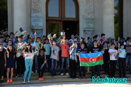 Nəsimi rayon məktəbliləri Qəbələ rayonunda sərhəd zastavasının bazasında “Sərhədçi” yay istirahət düşərgəsinə yola düşdülər - FOTOLAR