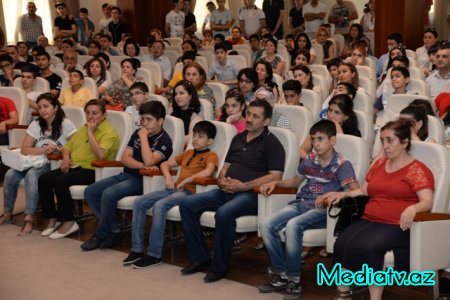 Nəsimi rayon məktəbliləri Qəbələ rayonunda sərhəd zastavasının bazasında “Sərhədçi” yay istirahət düşərgəsinə yola düşdülər - FOTOLAR