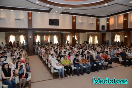 Nəsimi rayon məktəbliləri Qəbələ rayonunda sərhəd zastavasının bazasında “Sərhədçi” yay istirahət düşərgəsinə yola düşdülər - FOTOLAR