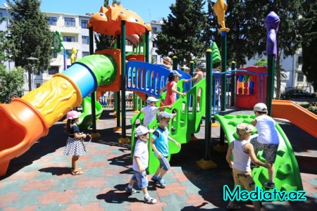 Nəsimi rayonunda Azərbaycanın Milli Qəhrəmanı Asif Məhərrəmovun adını daşıyan  küçədə yerləşən park əsaslı təmirdən sonra istifadəyə verilmişdir - FOTOLAR