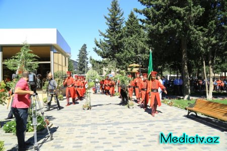 Nəsimi rayonunda Azərbaycanın Milli Qəhrəmanı Asif Məhərrəmovun adını daşıyan  küçədə yerləşən park əsaslı təmirdən sonra istifadəyə verilmişdir - FOTOLAR