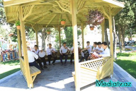 Nəsimi rayonunda Azərbaycanın Milli Qəhrəmanı Asif Məhərrəmovun adını daşıyan  küçədə yerləşən park əsaslı təmirdən sonra istifadəyə verilmişdir - FOTOLAR