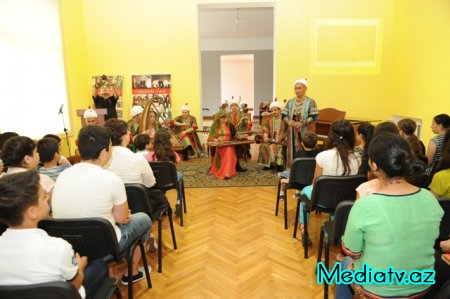 Nəsimi rayon məktəblilərinin yay tətili günlərinin səmərəli keçirilməsi ilə bağlı muzeylərə ekskursiyaları təşkil edilmişdir - FOTOLAR