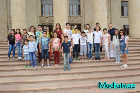 Nəsimi rayon məktəblilərinin yay tətili günlərinin səmərəli keçirilməsi ilə bağlı muzeylərə ekskursiyaları təşkil edilmişdir - FOTOLAR