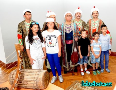 Nəsimi rayon məktəblilərinin yay tətili günlərinin səmərəli keçirilməsi ilə bağlı muzeylərə ekskursiyaları təşkil edilmişdir - FOTOLAR