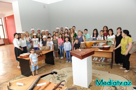 Nəsimi rayon məktəblilərinin yay tətili günlərinin səmərəli keçirilməsi ilə bağlı muzeylərə ekskursiyaları təşkil edilmişdir - FOTOLAR