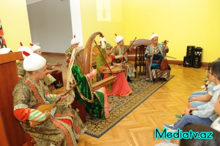 Nəsimi rayon məktəblilərinin yay tətili günlərinin səmərəli keçirilməsi ilə bağlı muzeylərə ekskursiyaları təşkil edilmişdir - FOTOLAR