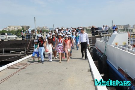 Nəsimi rayon məktəbliləri «Üfüq» gəmisində dəniz səyahətinə çıxdılar - FOTOLAR