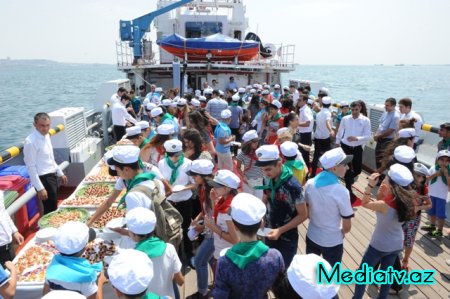 Nəsimi rayon məktəbliləri «Üfüq» gəmisində dəniz səyahətinə çıxdılar - FOTOLAR