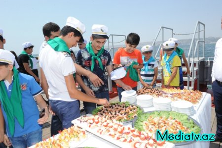 Nəsimi rayon məktəbliləri «Üfüq» gəmisində dəniz səyahətinə çıxdılar - FOTOLAR