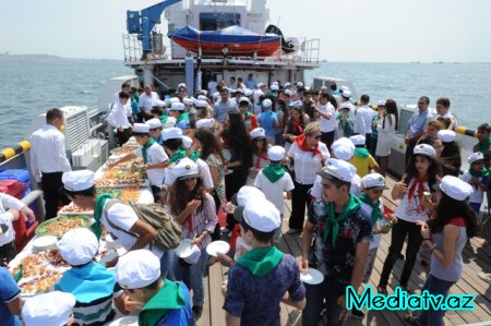 Nəsimi rayon məktəbliləri «Üfüq» gəmisində dəniz səyahətinə çıxdılar - FOTOLAR