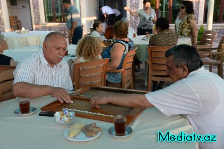 Nəsimi rayonu ahılları, müharibə veteranları və  əlilləri Bilgəh qəsəbəsində istirahət etdilər - FOTOLAR