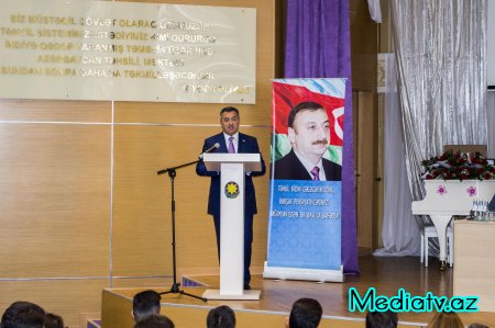 Nərimanovda ali təhsil müəssisələrinə qəbul olunmuş tələbələrlə rayon rəhbərliyi və ictimaiyyətinin görüşü keçirilib - FOTOLAR