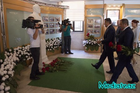 Nərimanovda ali təhsil müəssisələrinə qəbul olunmuş tələbələrlə rayon rəhbərliyi və ictimaiyyətinin görüşü keçirilib - FOTOLAR